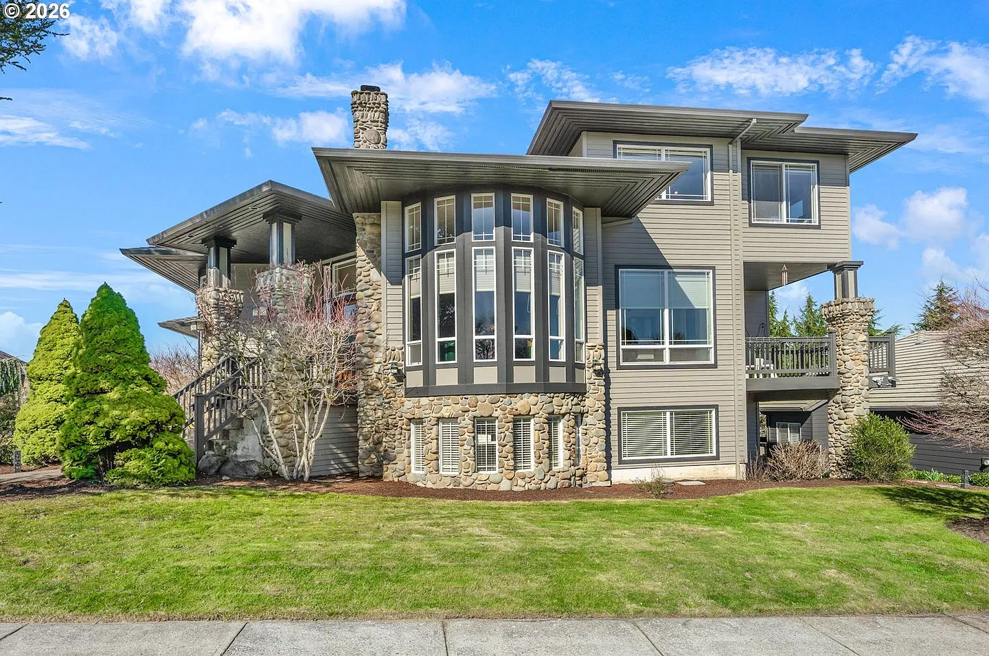 Stunning 5-Bedroom Bull Mountain Estate with Dual Living, Chef's Kitchen & 4-Car Garage — Photo 2