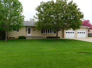 122 W 11th St, Tipton, IA 52772