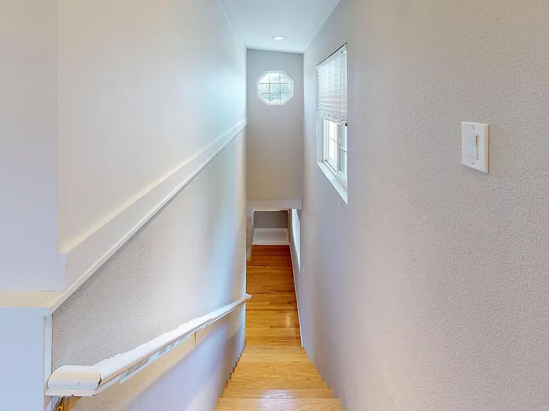 710 Telford Ave — Photo 11