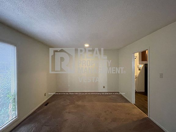 3rd image of 5081 Idleway Dr
