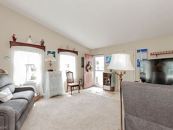 5th image of 6821 Farmingdale Ln