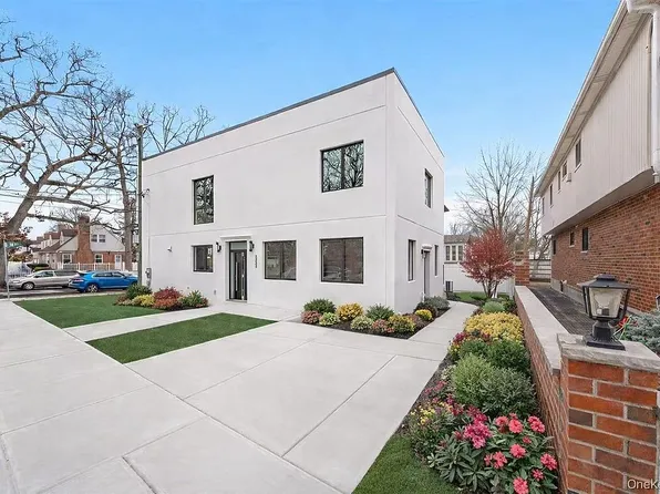 33-01 213th St, Bayside, NY 11361
