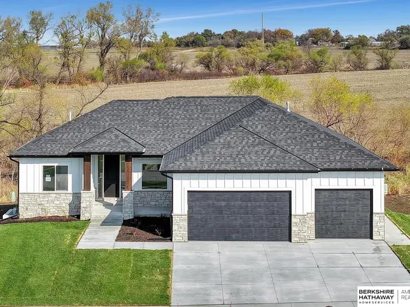 8730 Dragonfly Ln, Lincoln, NE 68526