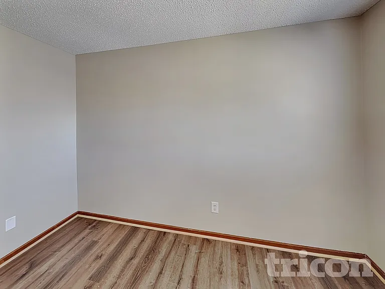 7712 Lachman Ave NE — Photo 6