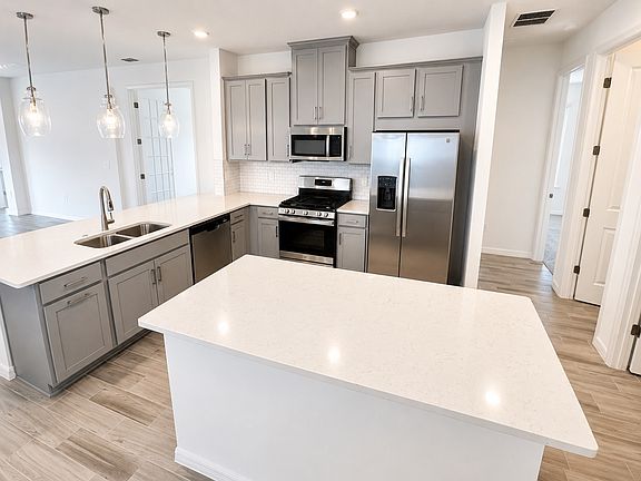 4th image of 994 Teal Creek Dr