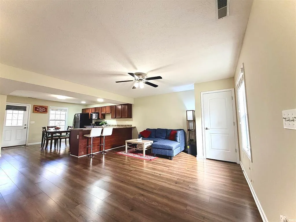 2 bed, 2.5 bath, 1280 sqft, $1,650 — Photo 3