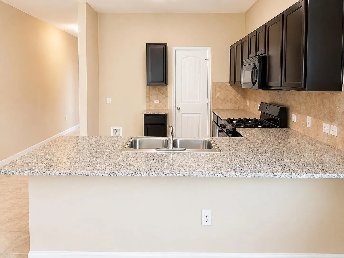 4 bed, 2.0 bath, 1789 sqft, $2,250 — Photo 4