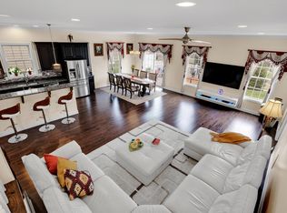 265 Venango Trl, Mars, PA 16046