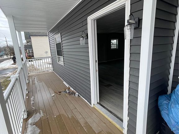 3rd image of 1001 Mathews Ave