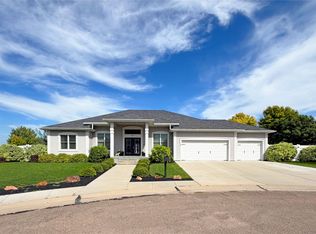 987 Teal Ct, North Platte, NE 69101