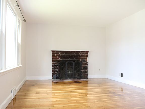 3rd image of 9 Louds Ave