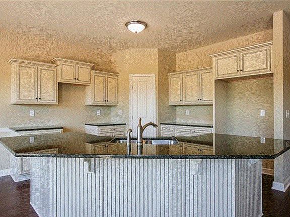 Kitchen w/Large Island