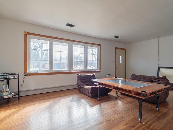 4th image of 6512 Evergreen Ave