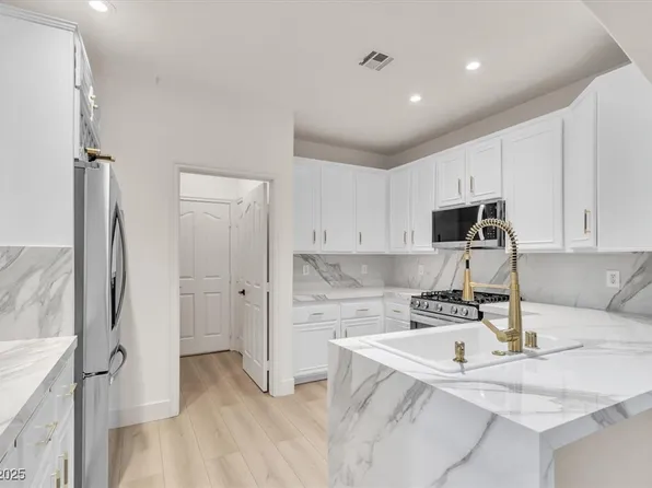 937 Bannockburn St, Las Vegas, NV 89145