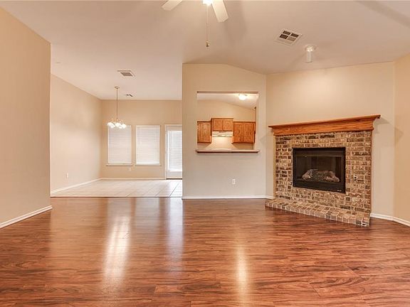 4th image of 2505 NW 182nd St