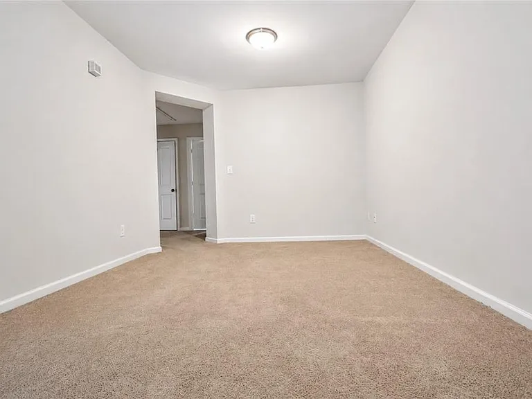 2132 Greencrest Cir — Photo 12