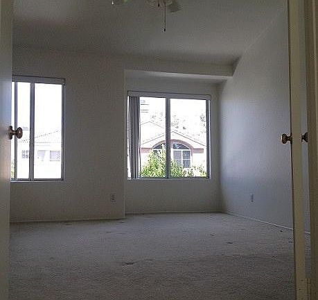 4th image of 400 Sanibelle Cir Unit 3