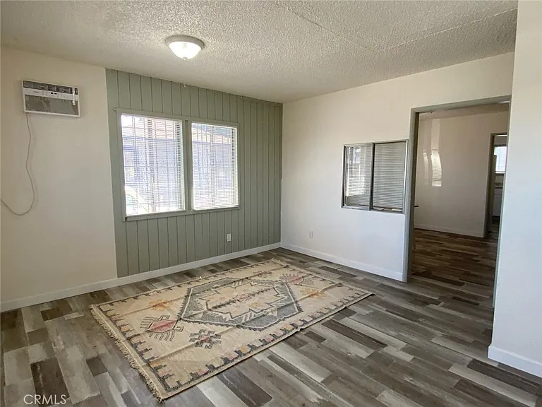 118 E Gardena Blvd — Photo 2