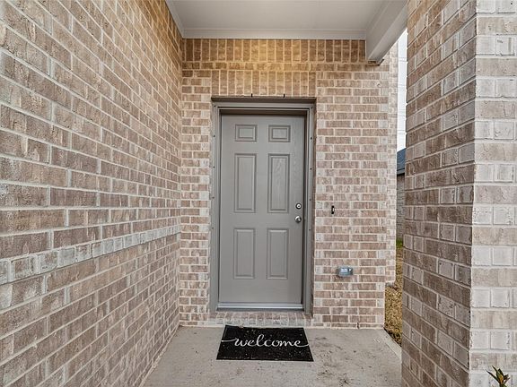 4th image of 2110 Spring Hollow Dr