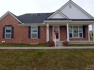 1801 Riversedge Dr #72, Saline, MI 48176