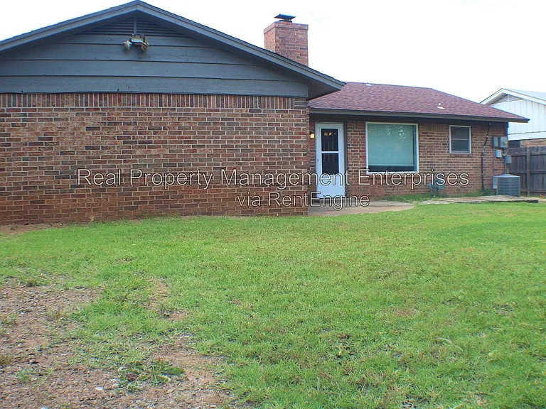 10904 N Florida Ave — Photo 15