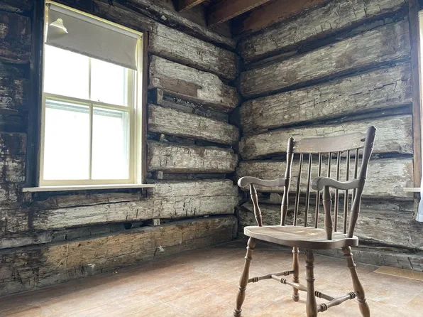 N104W16417 Donges Bay ROAD, Germantown, WI 53022