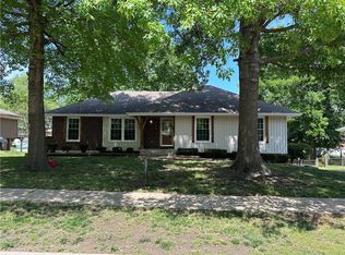 900 NW Kabel St, Blue Springs, MO 64015