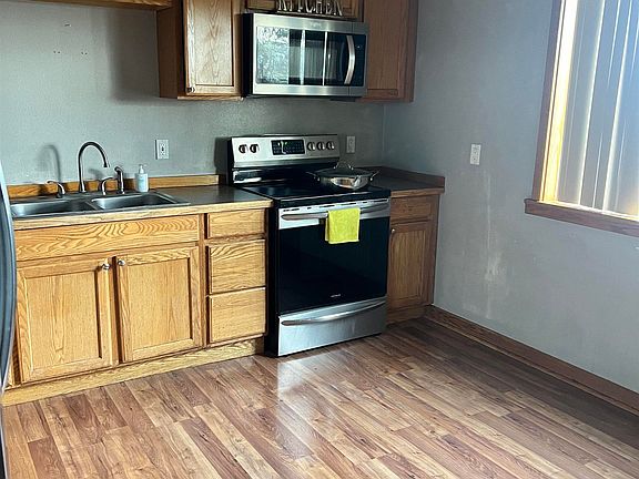 3rd image of 103 E Riverside Dr