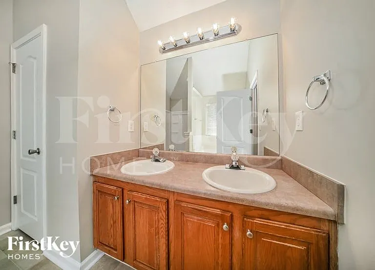 6496 Snowden Dr — Photo 12