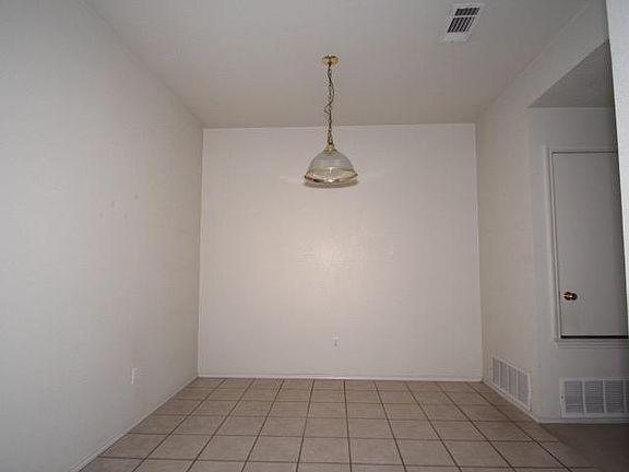 3rd image of 2808 Lucille Dr #B