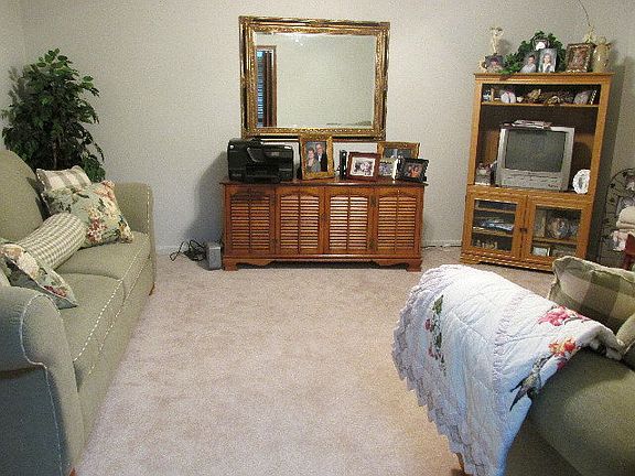 5th image of 9846 E Park Ave