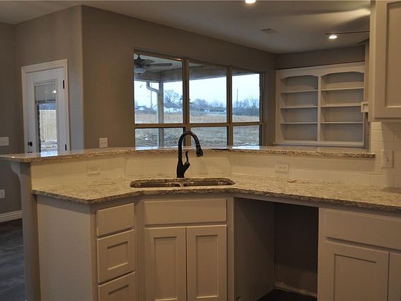 4th image of 2307 Hope Ln