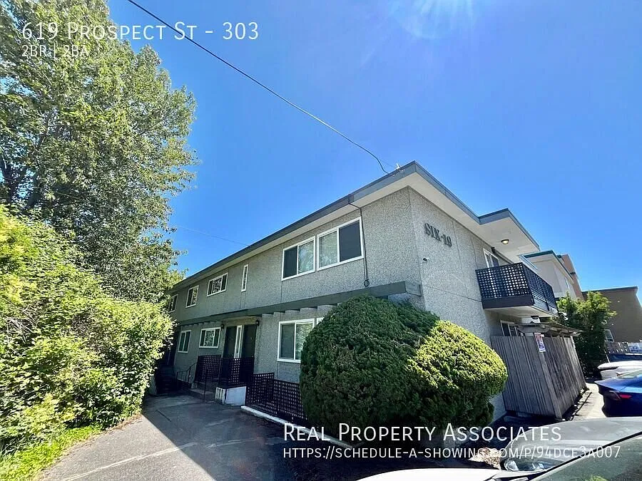Top Floor Corner 2-Bedrom/1.75-Bathroom Unit Available - Parking Spot Included AND Space Needle V... — Photo 1