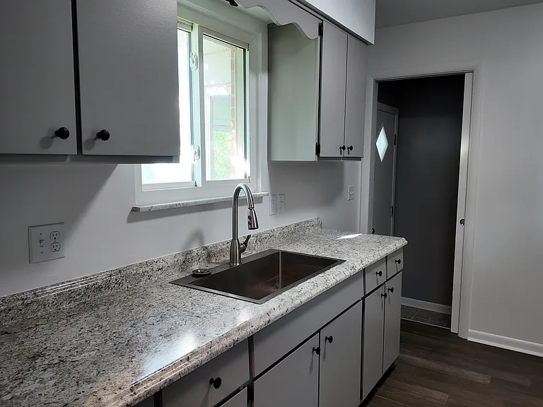 1534 Amesbury Rd — Photo 14