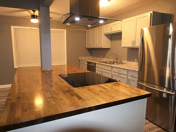Kitchen/Island