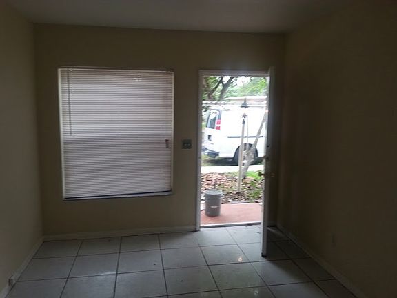 5th image of 410 NE 132nd St