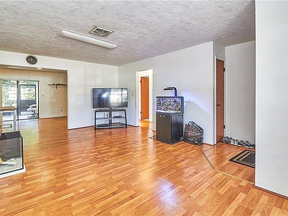 5th image of 3452 15th Ave N