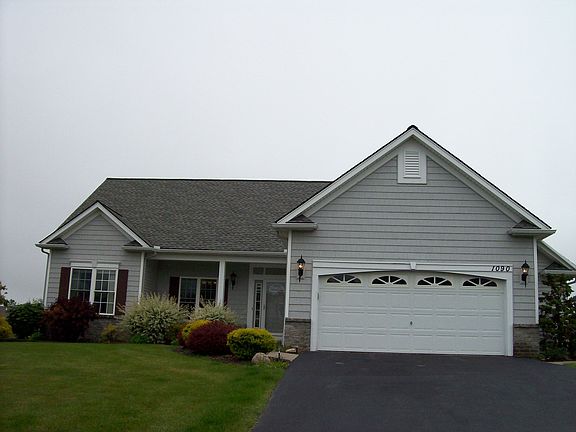 2nd image of 1090 Channing Woods Dr