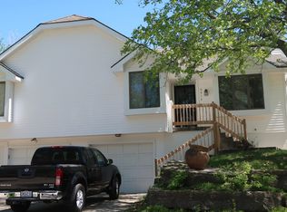 5513 NW Homer White Rd, Parkville, MO 64152