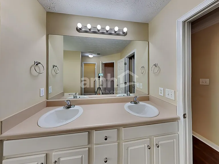 303 Cole Creek Dr — Photo 11