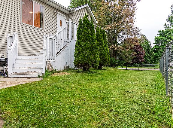 2nd image of 2118 Elisha Ave