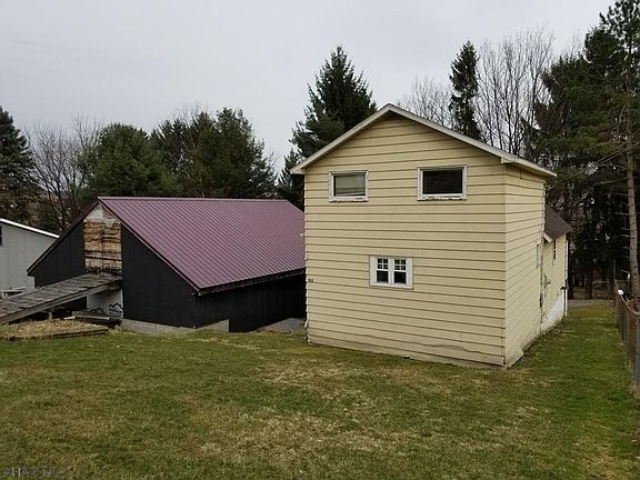 3rd image of 102 Miller St
