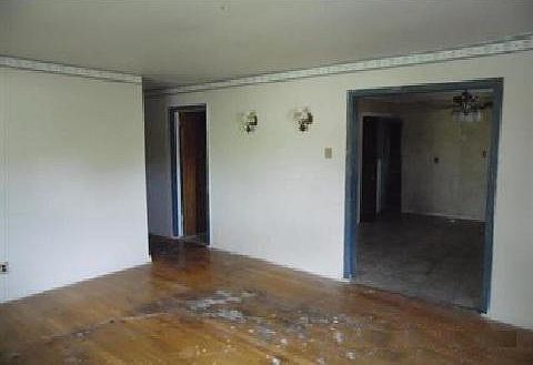 4th image of 12304 Eastview Dr