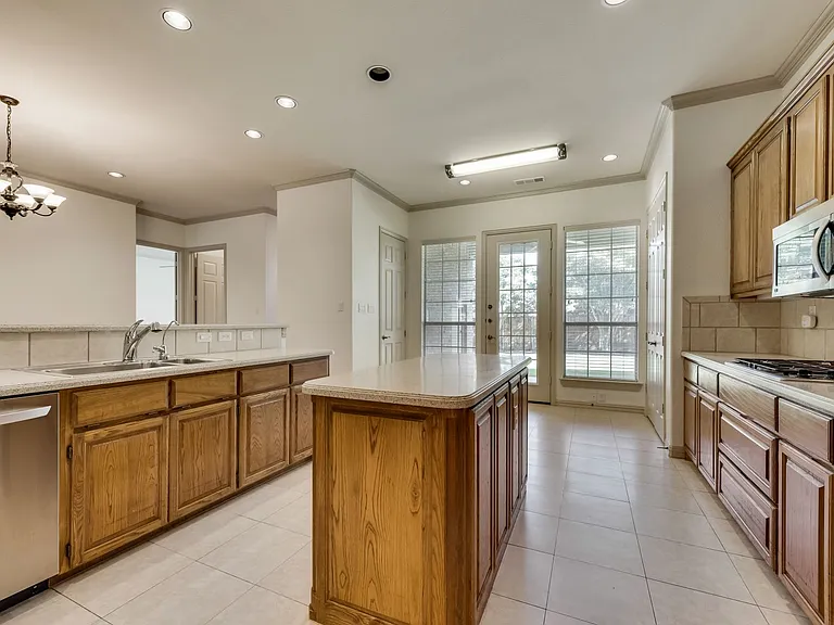 120 Cambridge Ct — Photo 6