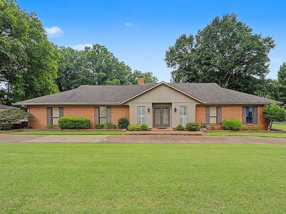 1st image of 6689 Garden Oaks Dr