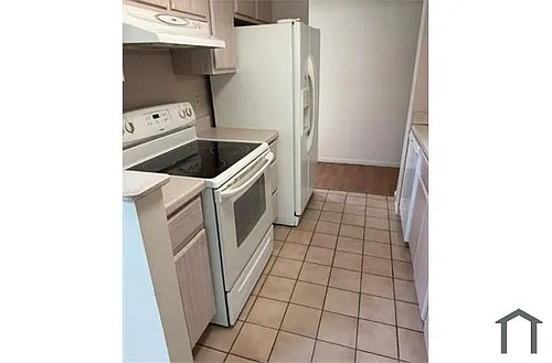 25 Sutton Pl Photo 1