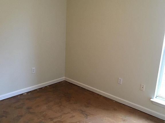 4th image of 725 Burton Ln