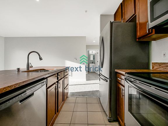4th image of 2504 Western Ave W Unit 623