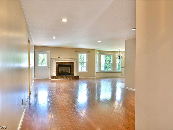 4th image of 8121 Hitchcock Rd Unit 9