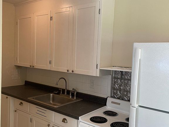4th image of 1005 Garden Dr